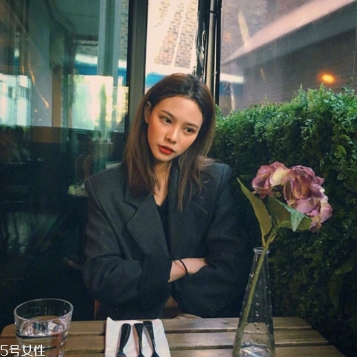 齊肩直發(fā)染什么顏色好看？簡單好看的齊肩發(fā)扎法