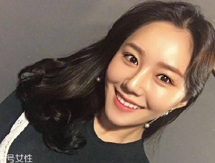 凌亂小卷中長發(fā)怎么弄好看？超美的凌亂小卷中長發(fā)