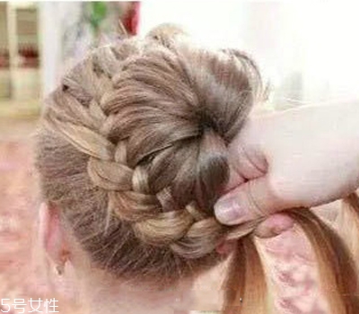 小女孩扎什么頭發(fā)好看？小公主發(fā)型大全