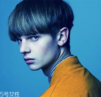 2022最流行發(fā)型顏色男生？男生潮流發(fā)型