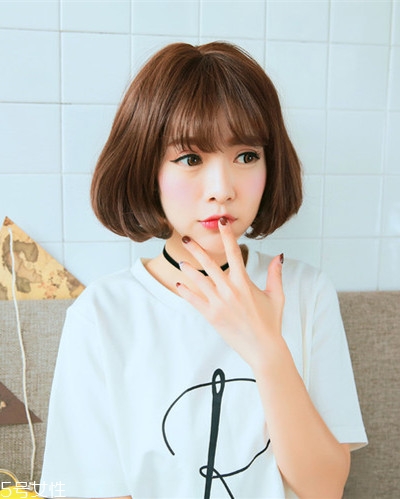 小個子女生適合什么發(fā)型？蓬松隨意效果