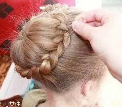 小女孩扎什么頭發(fā)好看？小公主發(fā)型大全