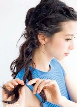 女生冬天長(zhǎng)發(fā)怎么編好看？長(zhǎng)發(fā)妹紙才懂得的痛
