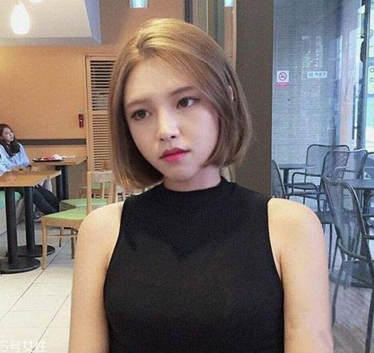 小個子女生適合什么發(fā)型？蓬松隨意效果