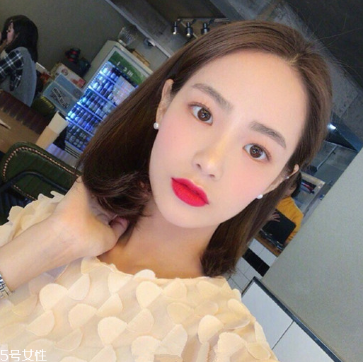 齊肩直發(fā)染什么顏色好看？簡單好看的齊肩發(fā)扎法
