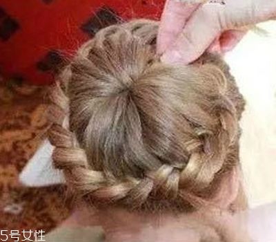 小女孩扎什么頭發(fā)好看？小公主發(fā)型大全