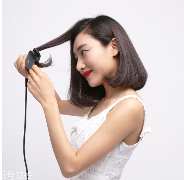 直發(fā)怎么弄卷發(fā)？直發(fā)夾板可以弄內(nèi)扣
