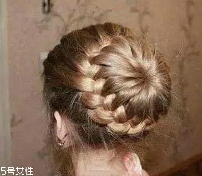 小女孩扎什么頭發(fā)好看？小公主發(fā)型大全