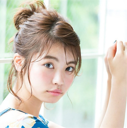 圓臉妹子怎么扎丸子頭好看？根據(jù)臉型選發(fā)型