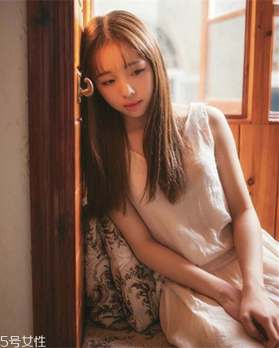 小個子女生適合什么發(fā)型？蓬松隨意效果