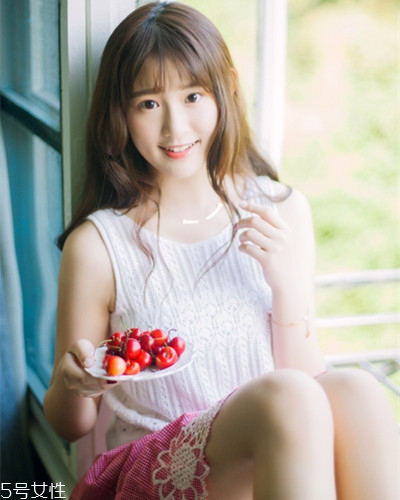 小個子女生適合什么發(fā)型？蓬松隨意效果