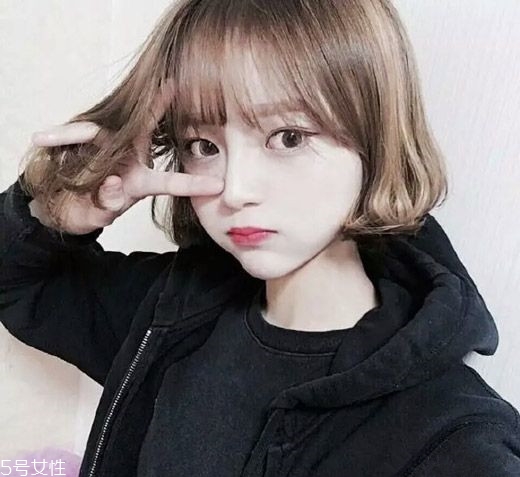小個子女生適合什么發(fā)型？蓬松隨意效果