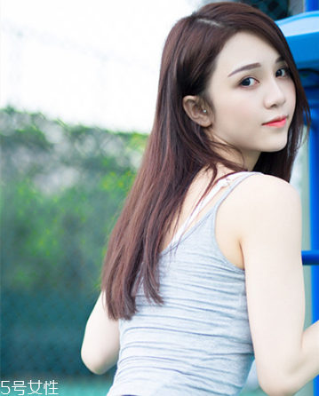 秋冬適合什么顏色的頭發(fā)？再燙個卷發(fā)更秋冬