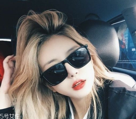 秋冬適合什么顏色的頭發(fā)？再燙個卷發(fā)更秋冬