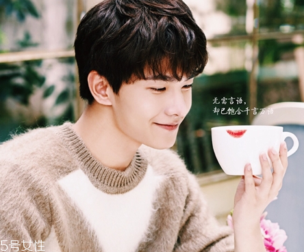 嬌蘭親親567是什么顏色？活色生香吻的秘訣