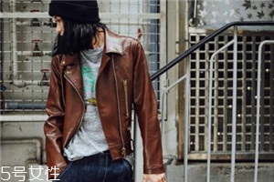 棕色皮衣怎么搭配？玩轉(zhuǎn)復(fù)古潮流風(fēng)