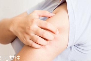 身體皮膚干燥用什么護膚品？這些身體乳拯救爆皮掉屑