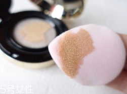 冬天適合用氣墊還是粉底液？冬天底妝和氣墊更配哦