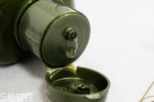 控油水乳哪個(gè)好？油膩中年的解油福星