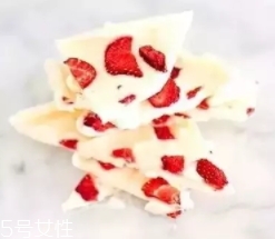 君樂寶芝士酸奶怎么喝？卡死在插吸管這一步