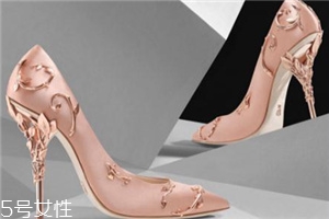ralph russo是什么檔次？動(dòng)人心弦的精美工藝