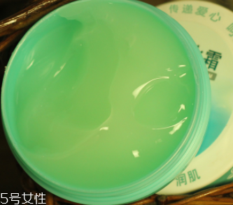 冬季臉部干燥如何補(bǔ)水？超便宜國(guó)貨補(bǔ)水神器