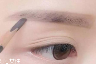 眉筆顏色怎么選擇？與發(fā)色一致不出錯(cuò)