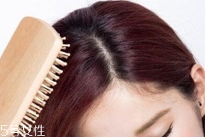 怎么讓頭發(fā)蓬松？換個方向分發(fā)線