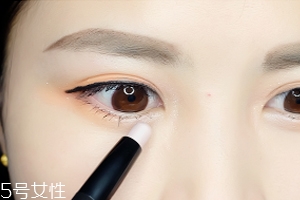 眼睛小怎么變大？畫一個(gè)臥蠶立即變大