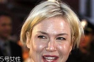 底妝脫妝怎么辦？及時(shí)補(bǔ)水拯救脫妝尷尬