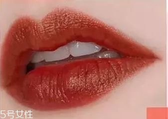 素顏適合什么顏色口紅？增添氣色又顯白