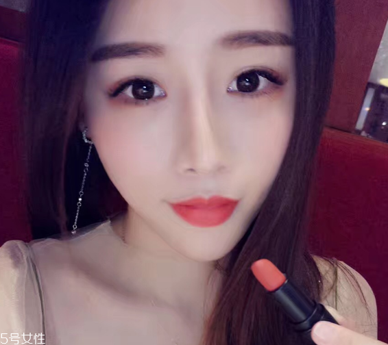 素顏適合什么顏色口紅？增添氣色又顯白
