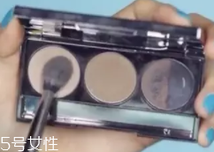 怎么把鼻梁畫高？小白都能駕馭的四步鼻梁修容法