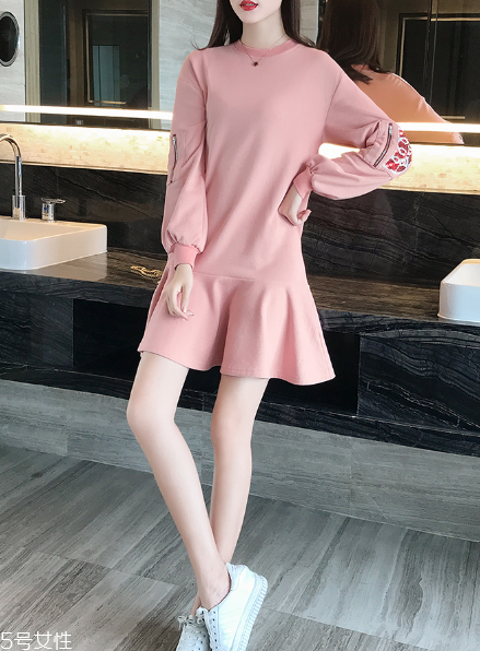 學(xué)院風(fēng)連衣裙怎么搭配？重新回到學(xué)生時(shí)代