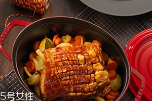 琺瑯鍋可以炒菜嗎？要選對琺瑯鍋
