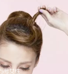 馬尾怎么扎顯臉?。狂R尾位置越高越精神