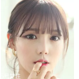 什么女孩適合不留劉海？圓臉妹子掀起劉海更適合你