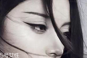 眼線畫歪了怎么辦？干脆暈成煙熏妝
