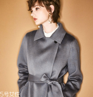 白領(lǐng)女性赴約穿什么好？長(zhǎng)款氣質(zhì)大衣有格調(diào)和氣質(zhì)
