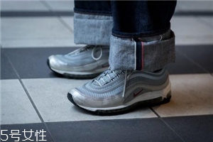 運動鞋不跟腳怎么辦？找準原因?qū)ΠY下藥