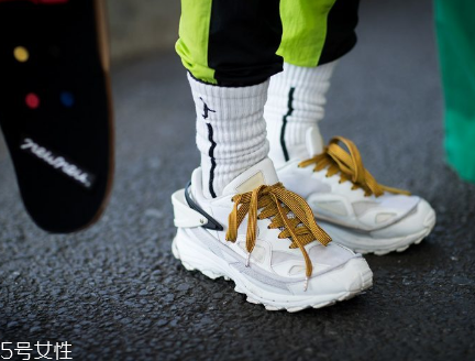 運(yùn)動(dòng)鞋不防滑怎么辦？一盒創(chuàng)可貼就能解決