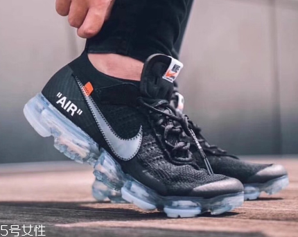 運(yùn)動(dòng)鞋好還是皮鞋好？不同場(chǎng)合不同需求