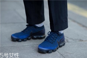 運(yùn)動(dòng)鞋好還是皮鞋好？不同場(chǎng)合不同需求