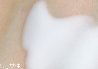 雅詩蘭黛乳液怎么樣？滋潤保濕的秘密