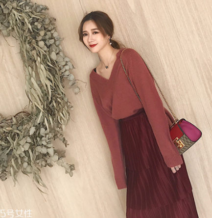 毛衣搭配什么裙子好看？?jī)?yōu)雅迷人過(guò)新年