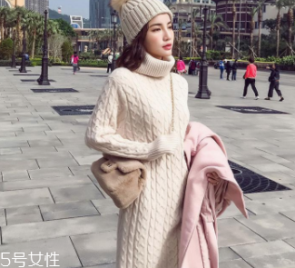 長款毛衣怎么搭配外套？六款毛衣連衣裙怎么搭都好看