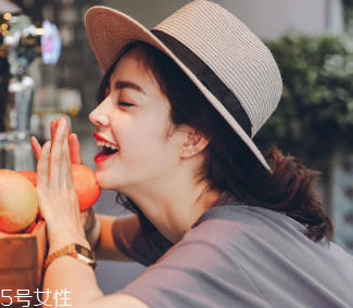 戴什么帽子顯臉??？寬檐帽讓臉看起來小