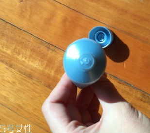 雅詩蘭黛卸妝乳怎么用？