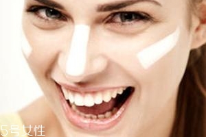 隔離霜怎么洗干凈？卸妝油最適合卸除隔離霜