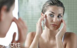 隔離霜可以直接涂在臉上嗎？要用補水產(chǎn)品打底才好